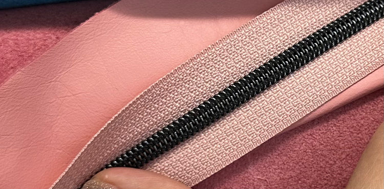 #5 Zipper - light pink tape and gunmetal coil