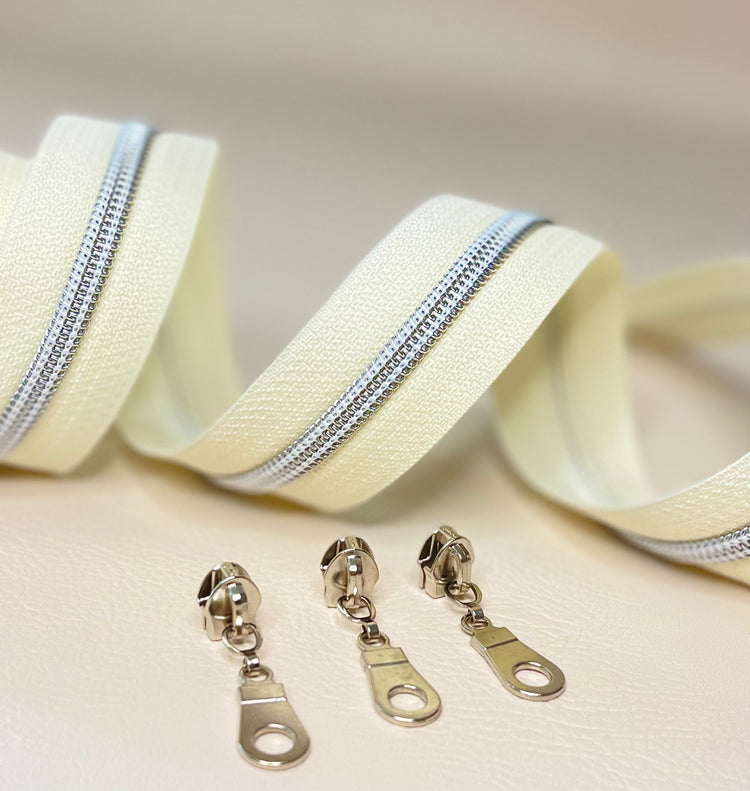 #5 Zipper - ivory tape and silver coil