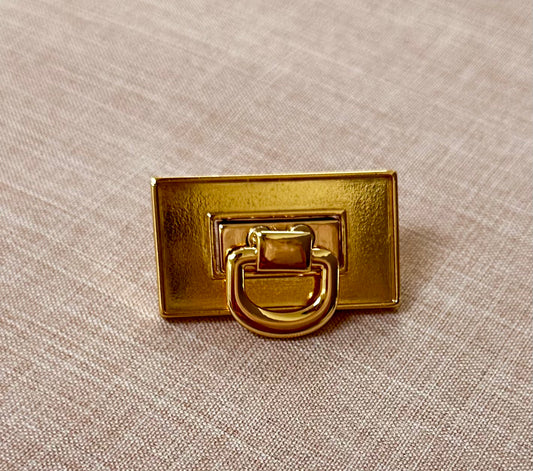 Inlay flip lock - in gold