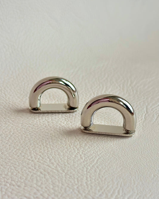 Arch strap connectors in silver