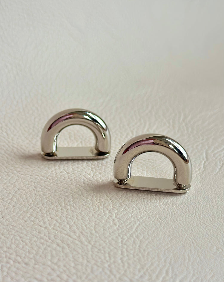 Arch strap connectors in silver