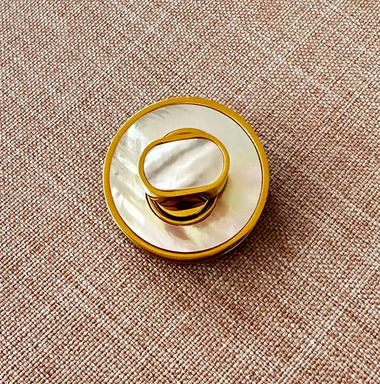 24K Gold Shell turn lock - in gold