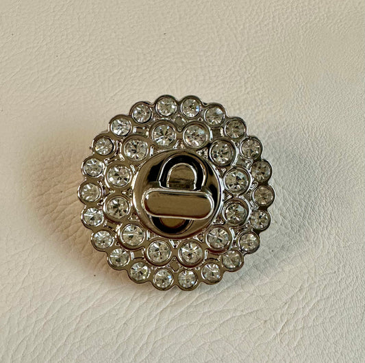 Crystal turn lock in Silver